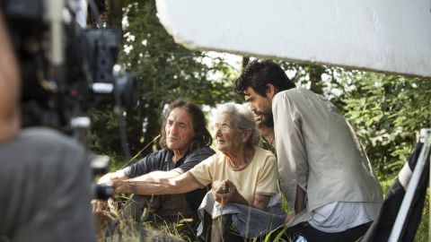 En la imagen, el cineasta da notas a los actores Benedicta S&aacute;nchez y Amador Arias