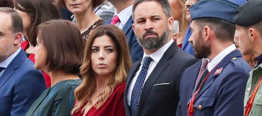 Santiago Abascal y Lidia Bedman durante el desfile de las Fuerzas Armadas Santiago Abascal y Lidia Bedman durante el desfile de las Fuerzas Armadas