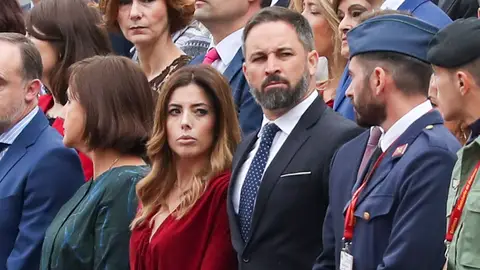 Santiago Abascal y Lidia Bedman durante el desfile de las Fuerzas Armadas Santiago Abascal y Lidia Bedman durante el desfile de las Fuerzas Armadas