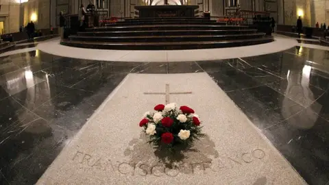 LaSexta Noticias Fin de Semana (13-10-19) El Gobierno apunta al 21 o 22 de octubre como fecha para exhumar a Franco del Valle de los Caídos LaSexta Noticias Fin de Semana (13-10-19) El Gobierno apunta al 21 o 22 de octubre como fecha para exhumar a Franco del Valle de los Caídos