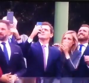 La reacción de Pablo Casado, Albert Rivera y Santiago Abascal al accidente del paracaidista durante el 12-O La reacción de Pablo Casado, Albert Rivera y Santiago Abascal al accidente del paracaidista durante el 12-O