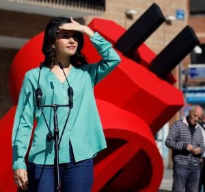 Inés Arrimadas durante un acto en la Plaza de Ayuntamiento de Móstoles. Inés Arrimadas durante un acto en la Plaza de Ayuntamiento de Móstoles.