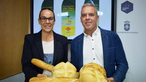 Eva María Masias y Rafael Lorca han presentado los actos del Día Mundial del Pan Eva María Masias y Rafael Lorca han presentado los actos del Día Mundial del Pan