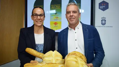 Eva María Masias y Rafael Lorca han presentado los actos del Día Mundial del Pan Eva María Masias y Rafael Lorca han presentado los actos del Día Mundial del Pan
