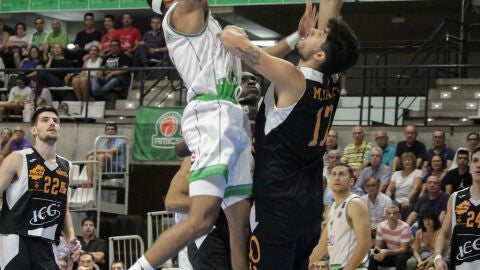 Chatman anota para Tau Castell&oacute;.