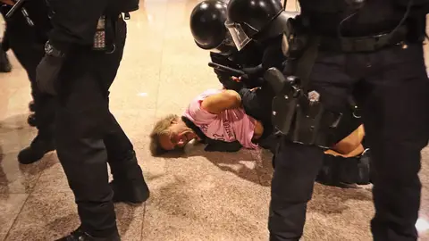 Un detenido en las protestas del aeropuerto de El Prat Un detenido en las protestas del aeropuerto de El Prat