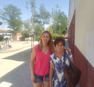 Ana Belén, en compañía con su madre biológica Ana Belén, en compañía con su madre biológica