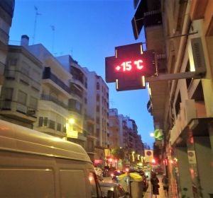 Termómetro en una calle de Elche. Termómetro en una calle de Elche.