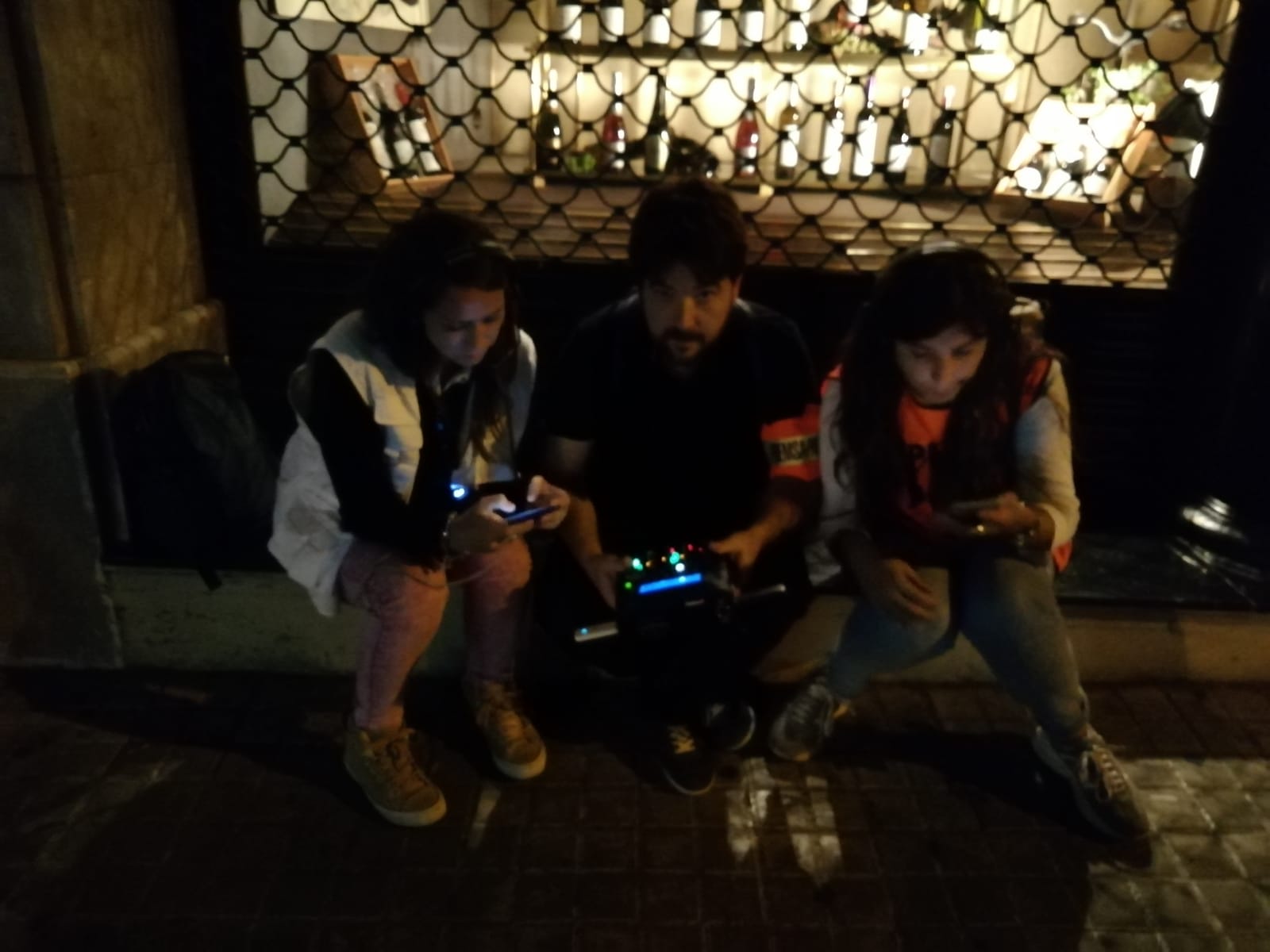 Así ha sido el momento tenso en la conexión de Onda Cero por las cargas policiales en Barcelona Así ha sido el momento tenso en la conexión de Onda Cero por las cargas policiales en Barcelona