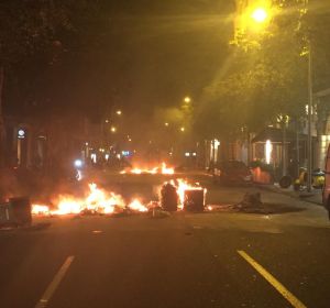 Contenedores quemados por los disturbios en Barcelona Contenedores quemados por los disturbios en Barcelona