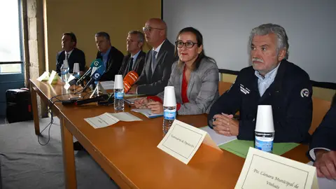 Alfonso Rueda e Ethel Vázquez na reunión na Gudiña Alfonso Rueda e Ethel Vázquez na reunión na Gudiña