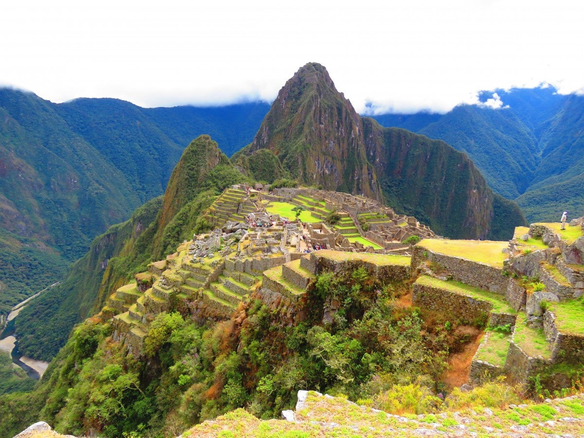 Detenidos seis turistas por provocar destrozos y defecar en Machu Picchu Detenidos seis turistas por provocar destrozos y defecar en Machu Picchu