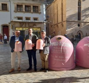 El alcalde de Palma, José Hila, el presidente de Emaya, Ramon Perpinyà, y el gerente de Ecovidrio, Roberto Fuentes, en la presentación de la campaña 'Recicla vidrio por ellas' El alcalde de Palma, José Hila, el presidente de Emaya, Ramon Perpinyà, y el gerente de Ecovidrio, Roberto Fuentes, en la presentación de la campaña 'Recicla vidrio por ellas'