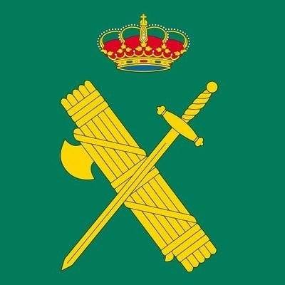 La Guardia civil auxilia a dos personas mayores en un accidente de tráfico La Guardia civil auxilia a dos personas mayores en un accidente de tráfico