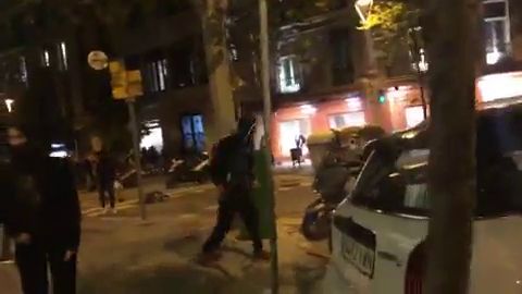 Disturbios entre manifestantes y policía en las protestas por la sentencia del procés en Barcelona