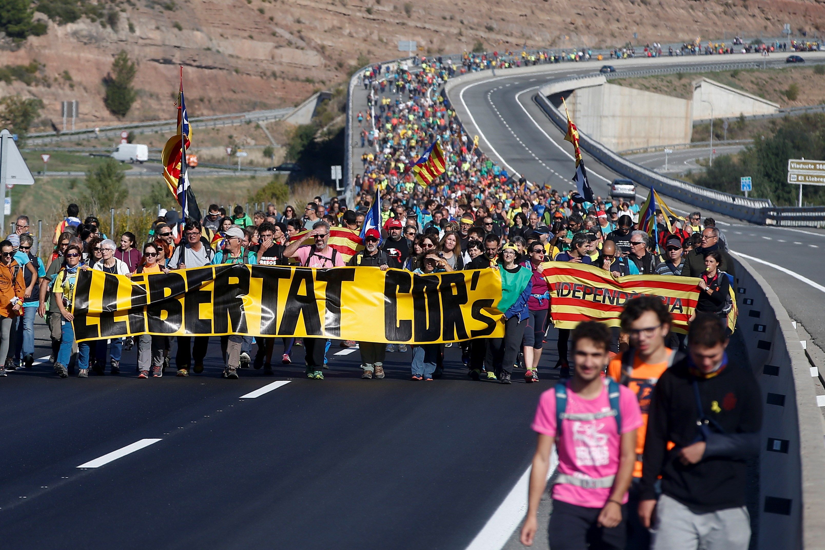 Los transportistas calculan pérdidas millonarias por el bloqueo de los independentistas a las carreteras Los transportistas calculan pérdidas millonarias por el bloqueo de los independentistas a las carreteras