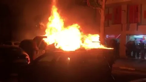 Incendios y barricadas en las protestas en el centro de Barcelona Incendios y barricadas en las protestas en el centro de Barcelona