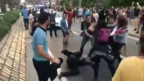 Un guardia civil de paisano salva a una mosso acorralada de una paliza los CDR en Barcelona