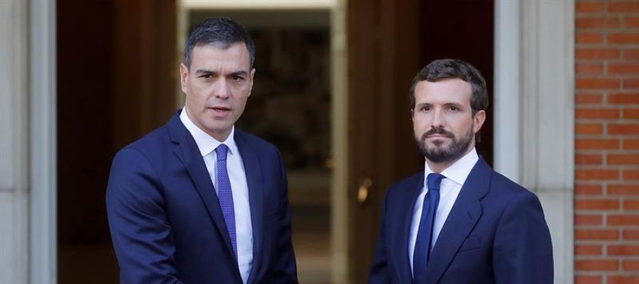 Pedro Sánchez y Pablo Casado se reúnen en Moncloa Pedro Sánchez y Pablo Casado se reúnen en Moncloa