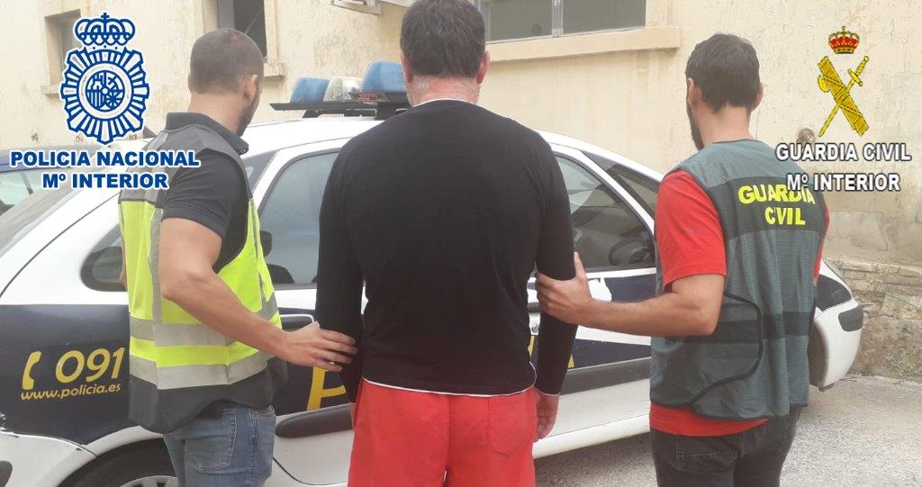 La Policía Nacional y la Guardia Civil esclarecen 84 robos en casas de campo de Elche y Santa Pola arrestando a su autor La Policía Nacional y la Guardia Civil esclarecen 84 robos en casas de campo de Elche y Santa Pola arrestando a su autor
