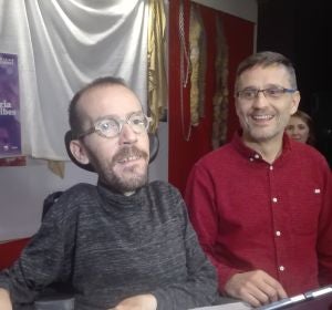 Pablo Echenique y Jorge Uxó antes de comenzar el acto de precampaña en Ciudad Real Pablo Echenique y Jorge Uxó antes de comenzar el acto de precampaña en Ciudad Real