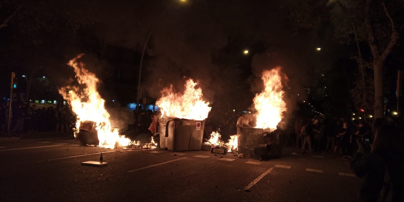 Los radicales quemaron anoche 400 contenedores en Barcelona Los radicales quemaron anoche 400 contenedores en Barcelona