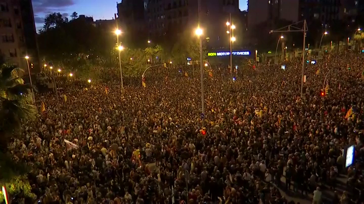 Miles de personas convocadas por los CDR se concentran en Barcelona en el tercer día de protestas Miles de personas convocadas por los CDR se concentran en Barcelona en el tercer día de protestas