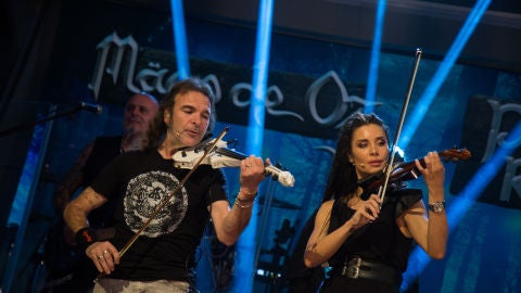 Pilar Rubio y M&auml;go de Oz interpretan 'Fiesta pagana' en directo en 'El Hormiguero 3.0'