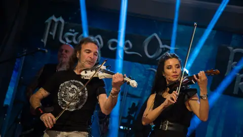 Pilar Rubio y Mägo de Oz interpretan 'Fiesta pagana' en directo en 'El Hormiguero 3.0' Pilar Rubio y Mägo de Oz interpretan 'Fiesta pagana' en directo en 'El Hormiguero 3.0'