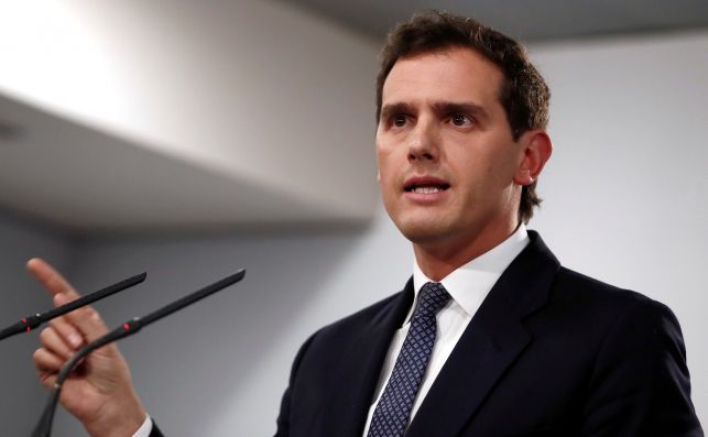 Rivera acusa a Torra de liderar los comandos separatistas: "Es un peligro para la convivencia" Rivera acusa a Torra de liderar los comandos separatistas: "Es un peligro para la convivencia"