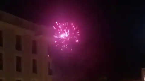 Momentos de tensión: lanzan pirotecnia contra un helicóptero de la Policía en Cataluña Momentos de tensión: lanzan pirotecnia contra un helicóptero de la Policía en Cataluña