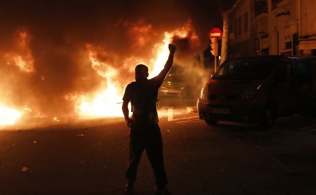 La tele con Monegal: ¿Debían las cadenas cambiar toda su programación por los disturbios en Barcelona? La tele con Monegal: ¿Debían las cadenas cambiar toda su programación por los disturbios en Barcelona?