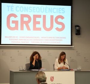 La portavoz del Govern, Pilar Costa, junto a la Consellera de Salud, Patricia Gómez, dando a conocer la campaña de la gripe en Baleares. La portavoz del Govern, Pilar Costa, junto a la Consellera de Salud, Patricia Gómez, dando a conocer la campaña de la gripe en Baleares.