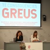 La portavoz del Govern, Pilar Costa, junto a la Consellera de Salud, Patricia Gómez, dando a conocer la campaña de la gripe en Baleares.