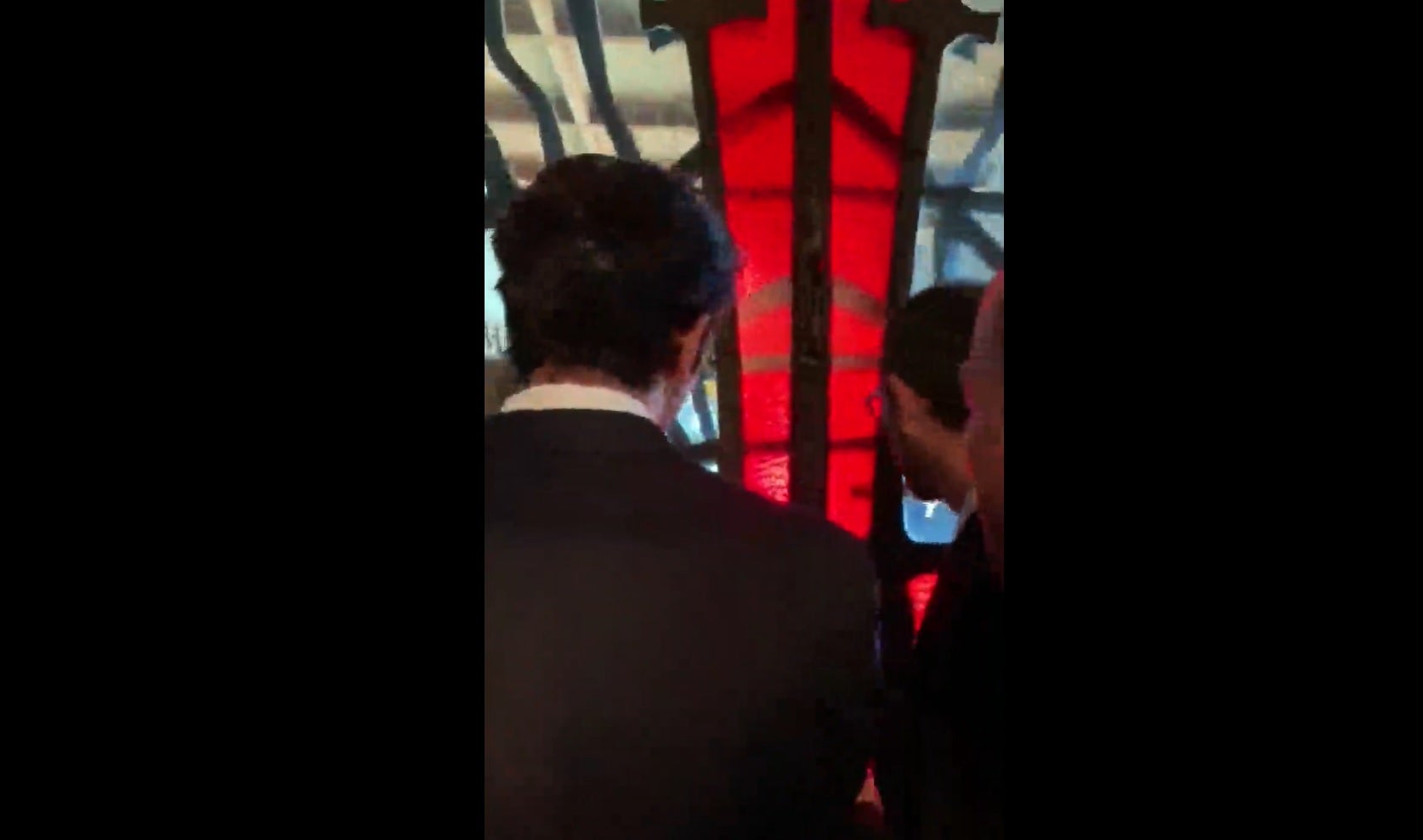 Tenso forjeceo entre la familia Franco y la Policía en Mingorrubio: "Esto es una dictadura" Tenso forjeceo entre la familia Franco y la Policía en Mingorrubio: "Esto es una dictadura"