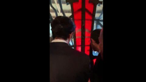 Tensi&oacute;n a la salida de la capilla de Mingorrubio