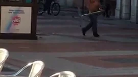Un hombre golpea y rompe varios escaparates y una caseta de la ONCE en la Plaza de España de Valladolid Un hombre golpea y rompe varios escaparates y una caseta de la ONCE en la Plaza de España de Valladolid