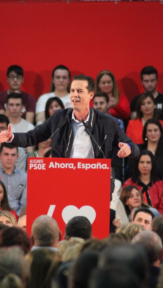 Rubén Alfaro, alcalde de Elda en el mitin.