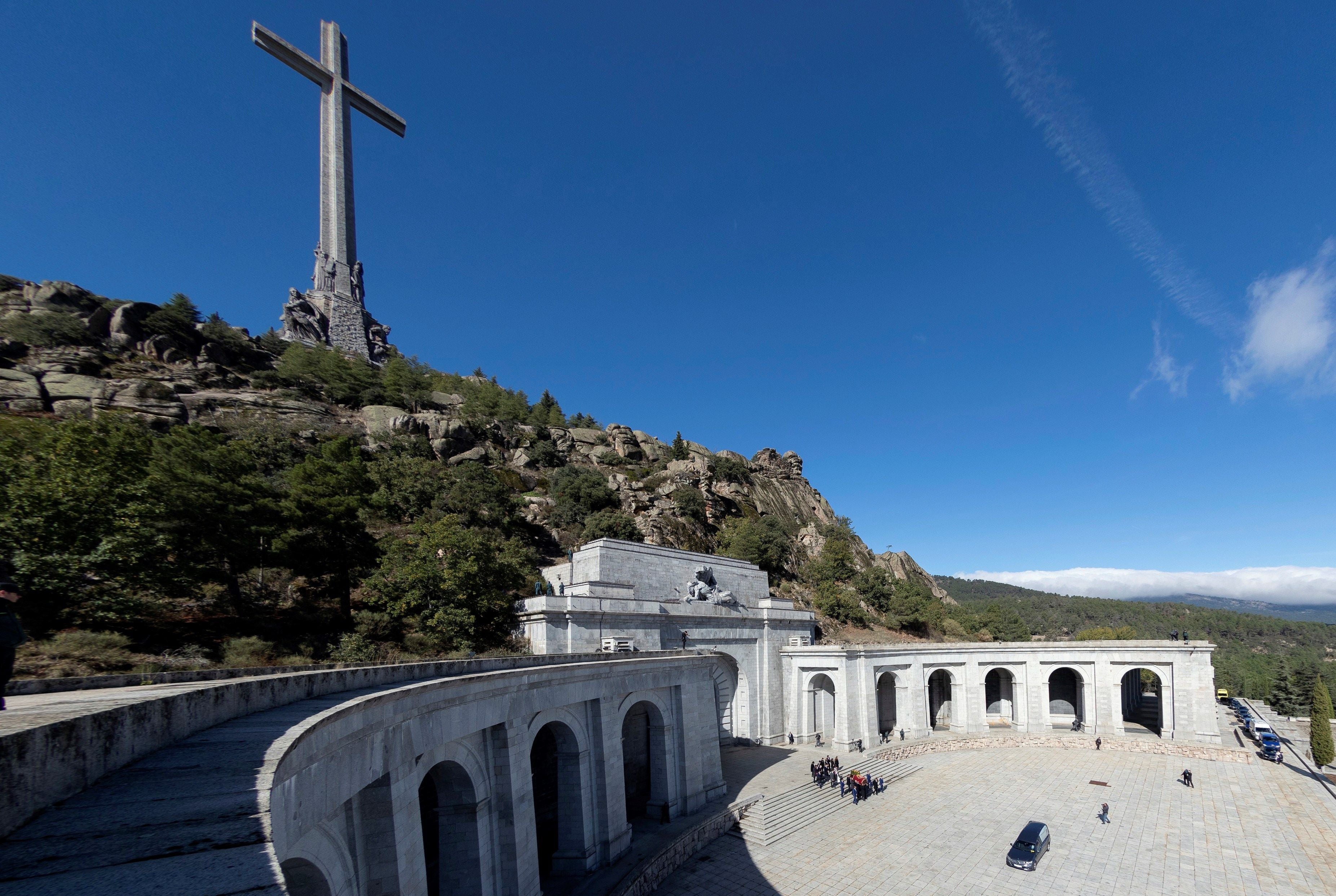 Un juez investiga la denuncia del prior contra la restricción de acceso al Valle de los Caídos para la exhumación de Franco Un juez investiga la denuncia del prior contra la restricción de acceso al Valle de los Caídos para la exhumación de Franco