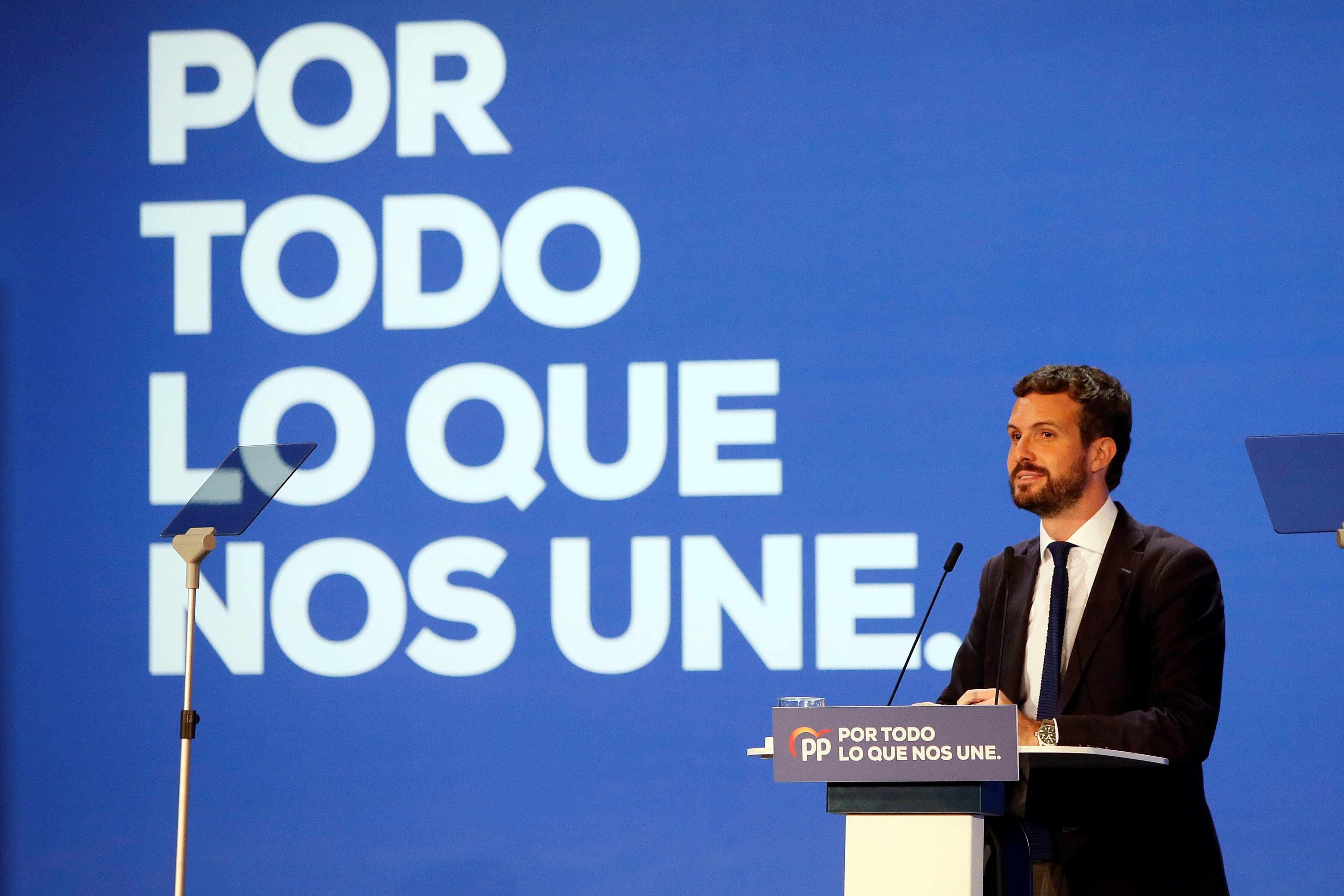 Pablo Casado: "Tenemos que impedir que Sánchez siga jugando a la ruleta rusa con el empleo" Pablo Casado: "Tenemos que impedir que Sánchez siga jugando a la ruleta rusa con el empleo"