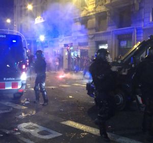 DIRECTO: Vídeo de la manifestación de Barcelona de los CDR para "devolver todas las pelotas de goma" DIRECTO: Vídeo de la manifestación de Barcelona de los CDR para "devolver todas las pelotas de goma"