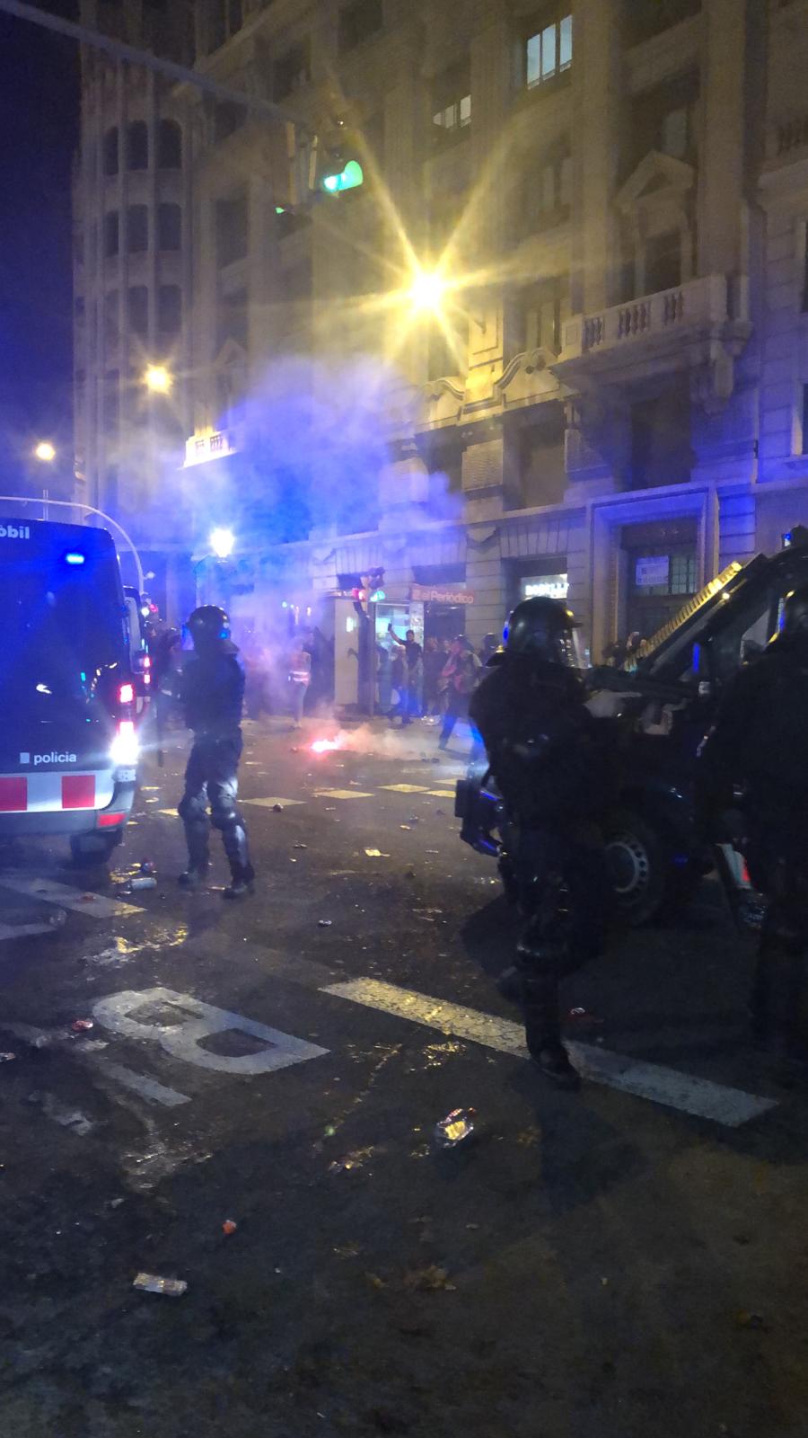 Los disturbios del sábado en Barcelona dejaron 7 detenidos y 44 heridos, 25 de ellos mossos Los disturbios del sábado en Barcelona dejaron 7 detenidos y 44 heridos, 25 de ellos mossos