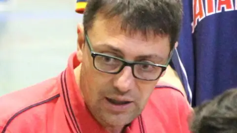 El entrenador español, Alex Teres. El entrenador español, Alex Teres.