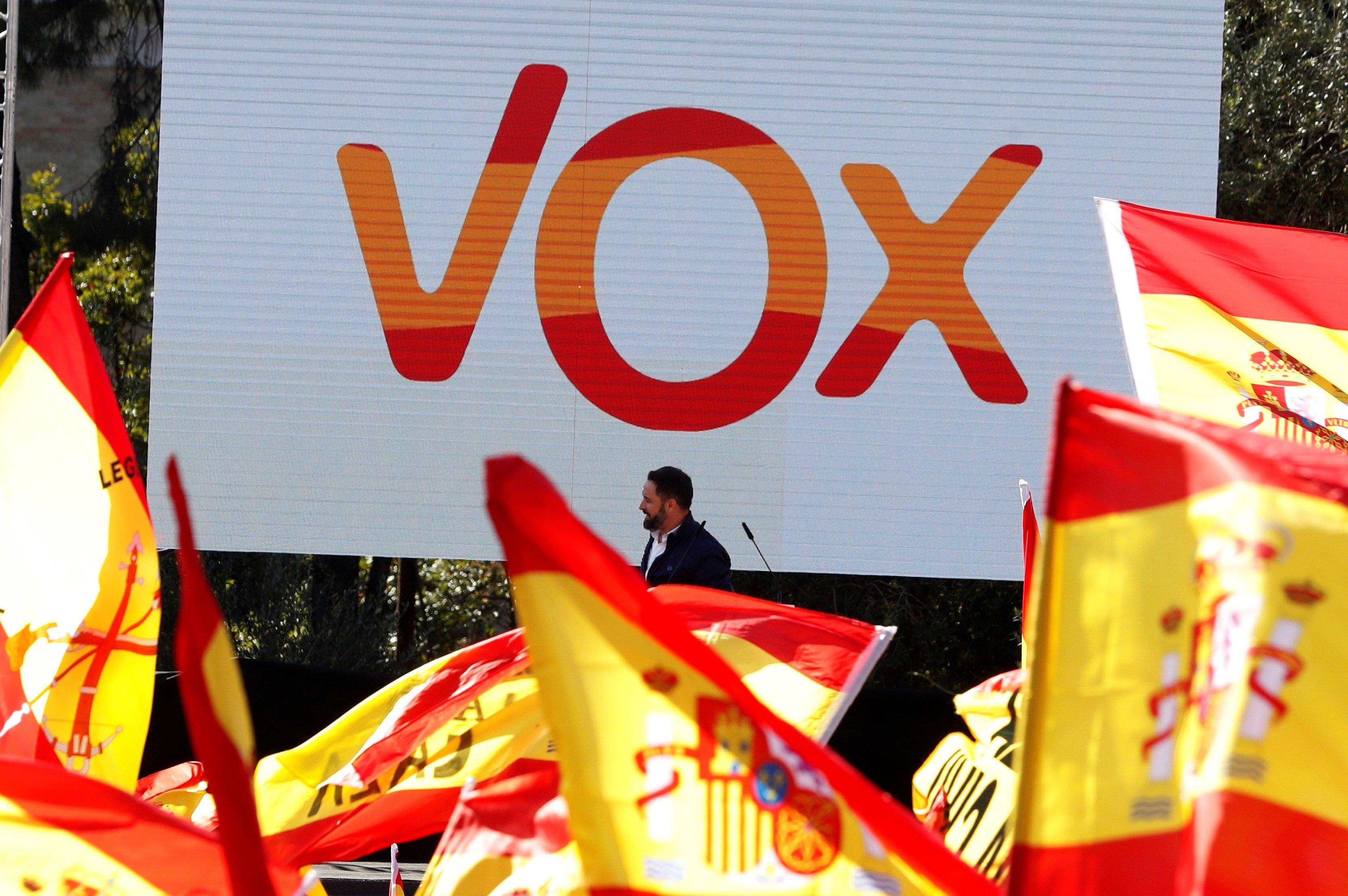 Vox llena la plaza de Colón contra el separatismo y acusa de "cómplices" a los demás partidos: "Nos hemos quedado solos" Vox llena la plaza de Colón contra el separatismo y acusa de "cómplices" a los demás partidos: "Nos hemos quedado solos"