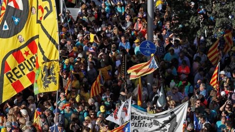 Miles de personas protestan en Barcelona contra la sentencia del procés 