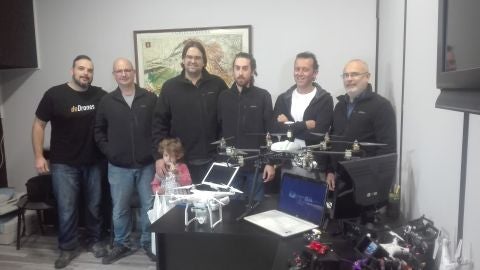 Miembros del nuevo club de vuelo DronBox de Ciudad Real