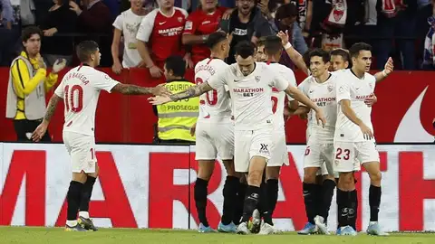 El Sevilla celebra un tanto ante el Espanyol El Sevilla celebra un tanto ante el Espanyol