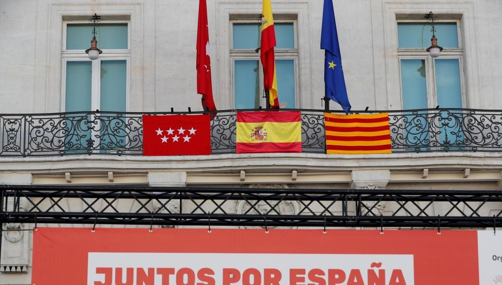 Concentración ‘Juntos por España. Convivencia sin violencia’, convocada por Foro España, que ha tenido lugar este domingo en la Puerta del Sol