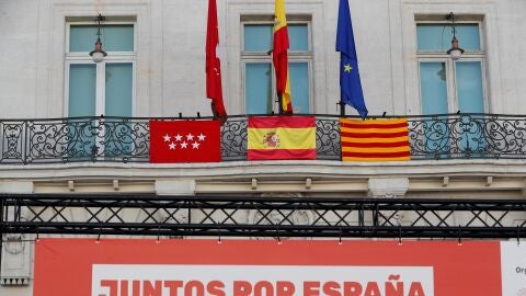Concentraci&oacute;n &lsquo;Juntos por Espa&ntilde;a. Convivencia sin violencia&rsquo;, convocada por Foro Espa&ntilde;a, que ha tenido lugar este domingo en la Puerta del Sol