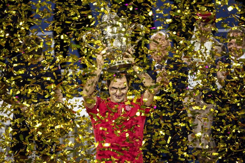 Roger Federer conquista por décima vez Basilea al vencer a Alex de Miñaur Roger Federer conquista por décima vez Basilea al vencer a Alex de Miñaur